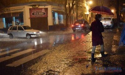 Con m�s de 90 mil�metros de agua ca�da, la fuerte tormenta complic� a la Capital