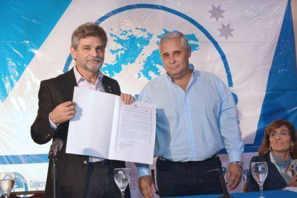 Fabi�n R�os y Daniel Filmus reivindicaron la soberan�a sobre las islas y presentaron la �C�tedra Abierta Malvinas�