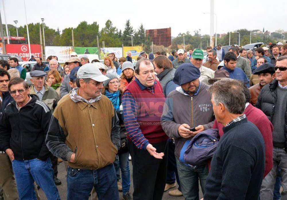 Productores se reunieron con el gobernador y este martes vuelven a la ruta
