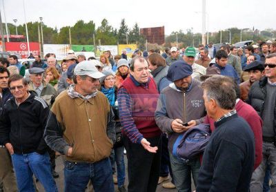 Productores se reunieron con el gobernador y este martes vuelven a la ruta