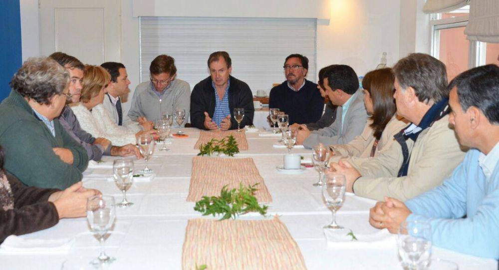 Bahillo recibi� a Bordet y mantuvieron un encuentro con los precandidatos y dirigentes del departamento 