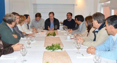 Bahillo recibi� a Bordet y mantuvieron un encuentro con los precandidatos y dirigentes del departamento 