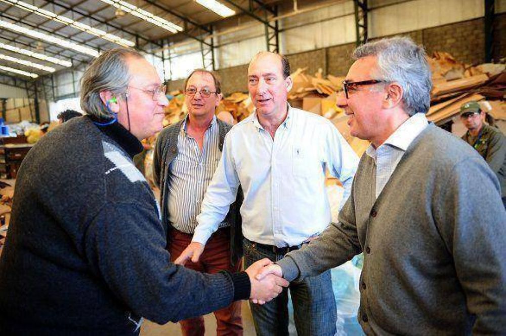 Zamora recorri� planta de reciclado