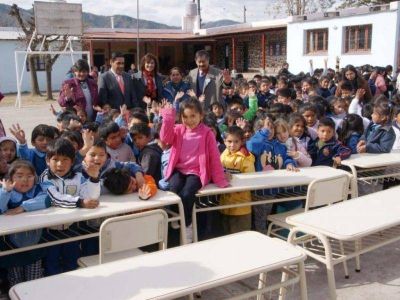 Escuela Quintana recibi� nuevo mobiliario