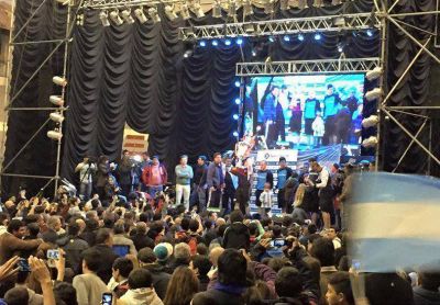 Con toda la euforia y el calor los sanjuaninos recibieron a los Campeones