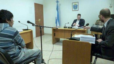 Lo imputaron de intentar robarle el coche a un polic�a y �l denunciar� abuso de autoridad