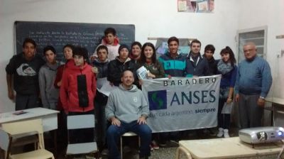 Charlas a estudiantes desde ANSES y la Oficina Municipal de Empleo