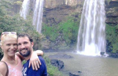 En Iguazú: Nazarena Velez y su novio protagonizaron un nuevo escándalo y se lo llevaron esposado