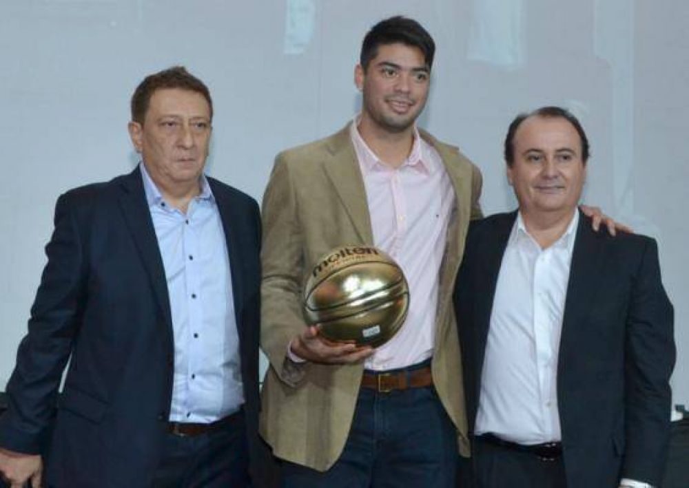 Nicols Aguirre se llev el MVP de la temporada 2014/15