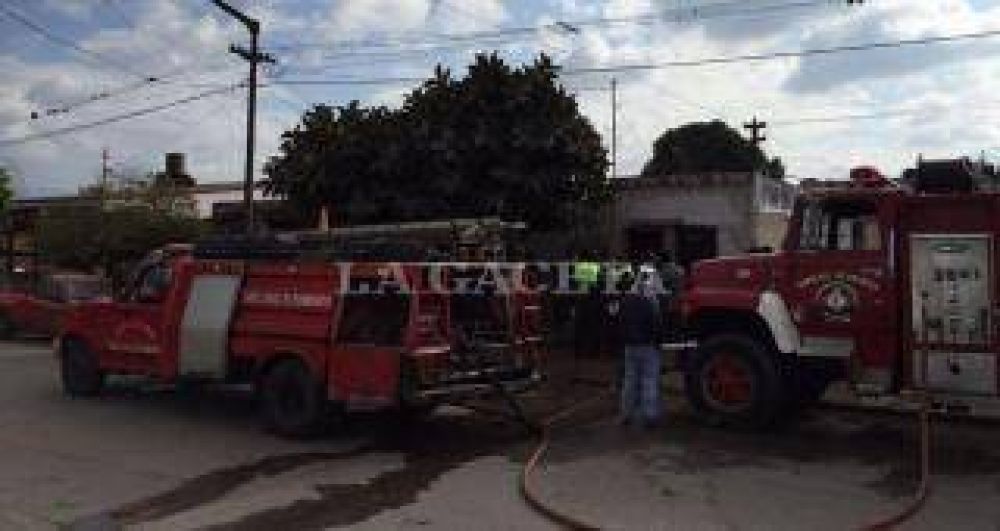 Explosi�n e incendio en un dep�sito de garrafas