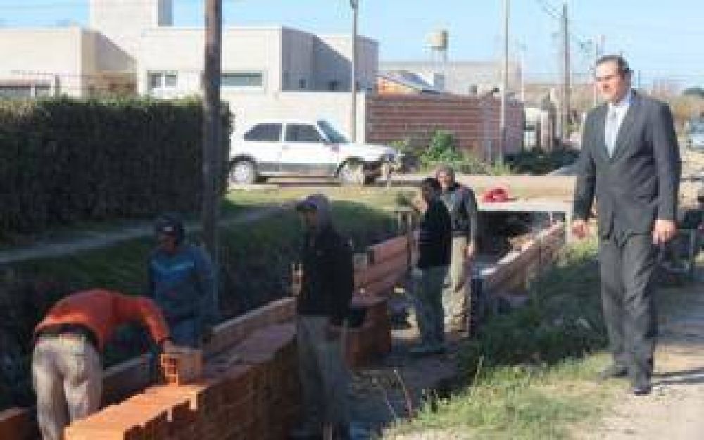 Dolores: Intendente inaugura la misma obra de agua potable cada cuatro a�os