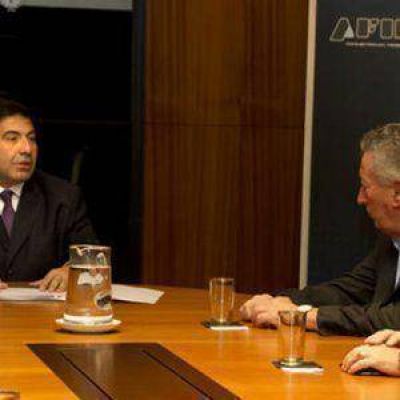 Echegaray: el muerto se r�e del degollado