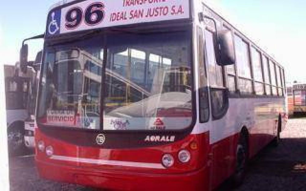 P�nico en Merlo: Asalto, tiroteo y muerte en un colectivo de la L�nea 96