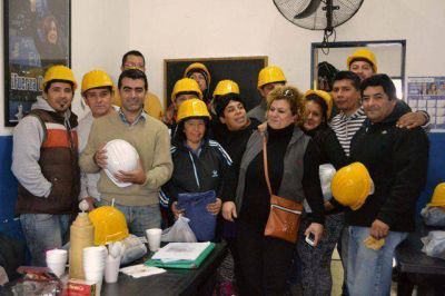El FPV Tigre reparti� materiales de trabajo junto a la UOCRA en Troncos