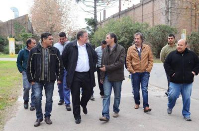 Notta visit� una empresa textil en el Parque Industril de Villa Flandria