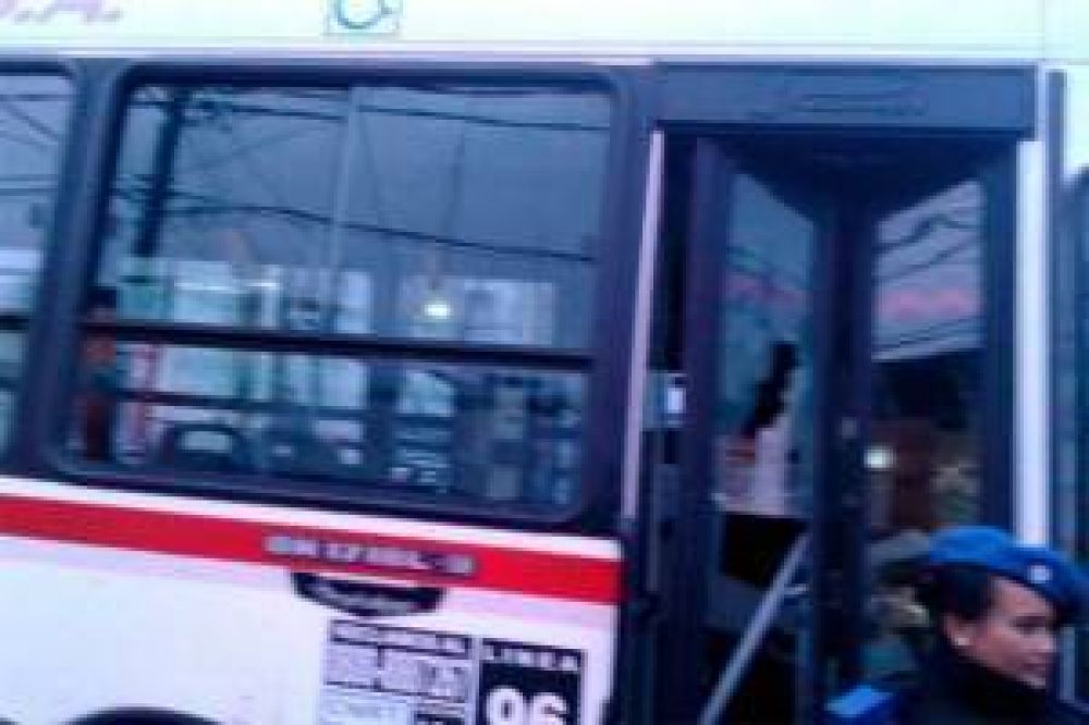 Una joven muri� al quedar en medio de tiroteo durante asalto a colectivo