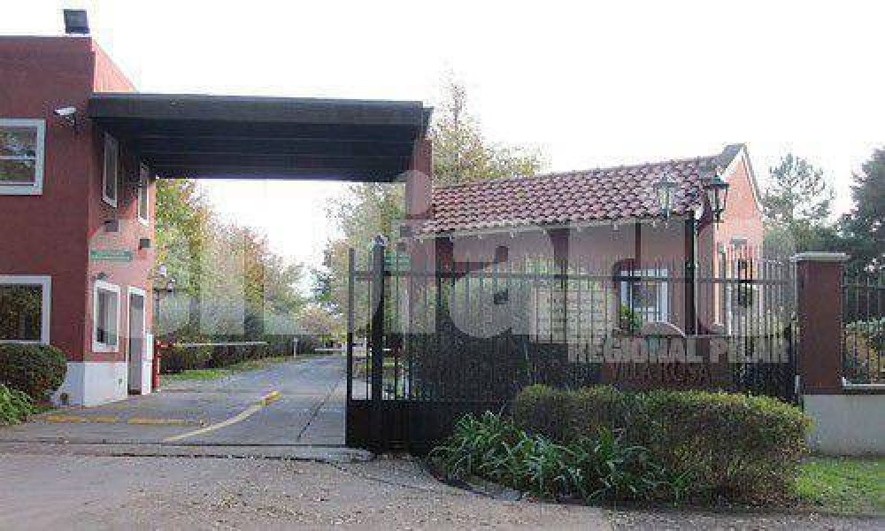 Cortan el tejido y roban dos casas en un country