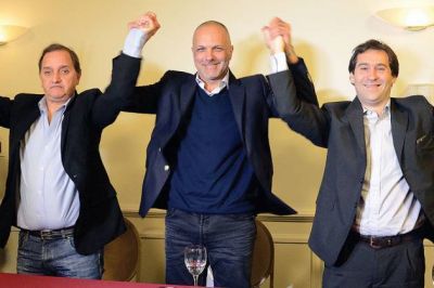 Fue presentada oficialmente la f�rmula a la intendencia por el FpV: Linares- Luque