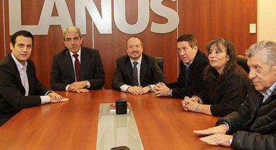 Fern�ndez visit� Lan�s y carg� contra los 