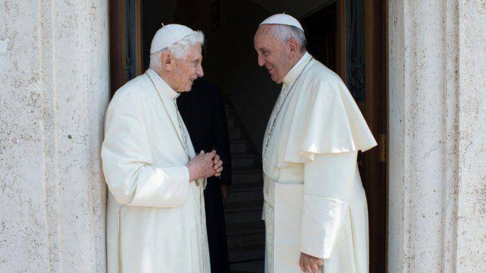 Antes de viajar a América Latina, Francisco visitó a Benedicto XVI