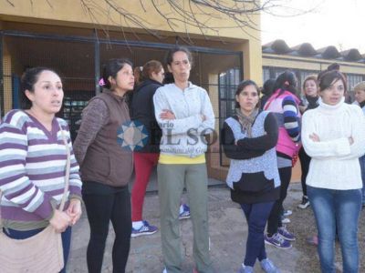 Acusan a profesor de abuso