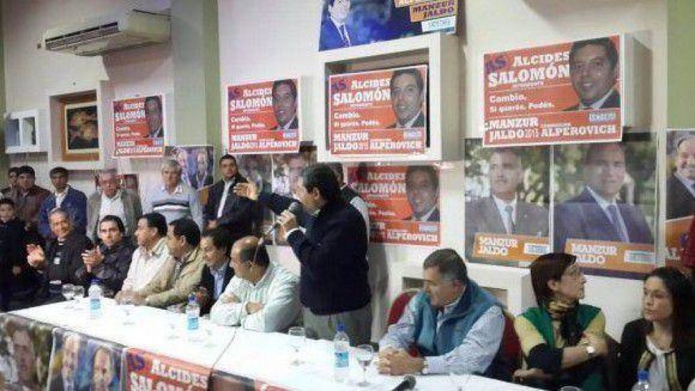 La f�rmula oficial particip� de un importante acto en Famaill�