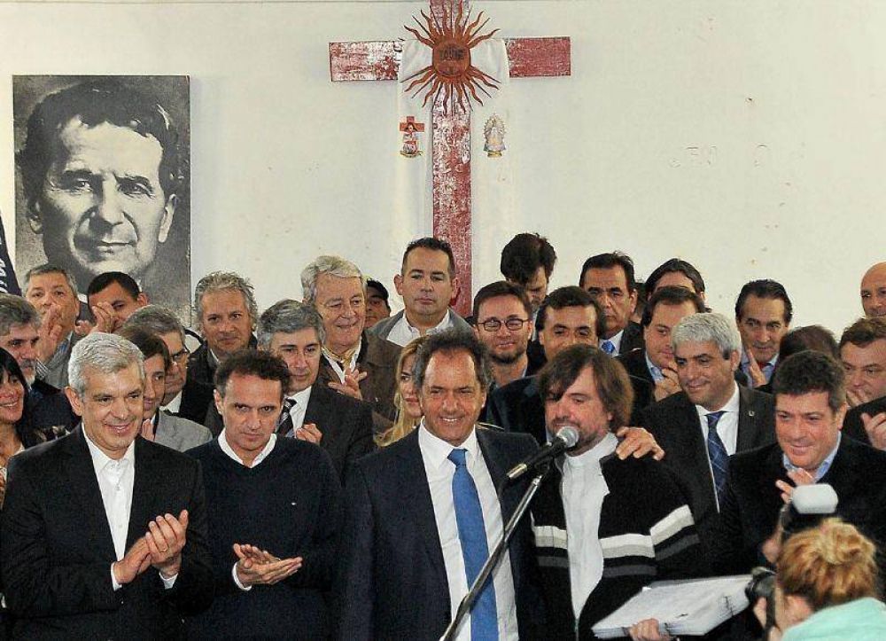 Scioli inst� a 