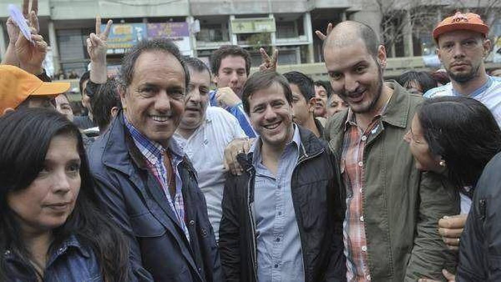 Recalde apura otra foto con Scioli en el final de la campa�a