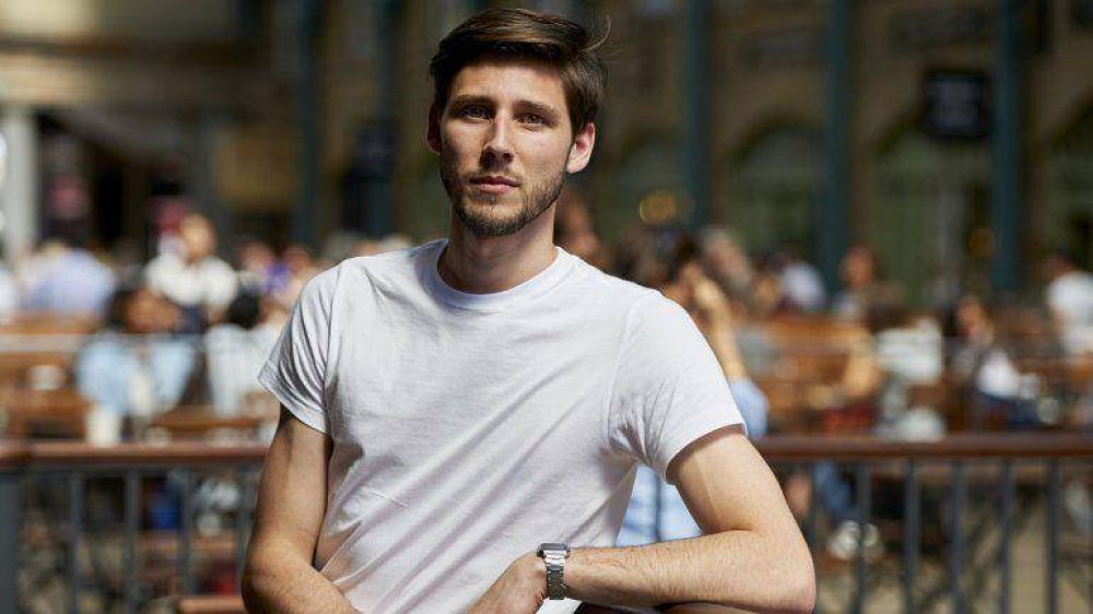 Un joven londinense organiza una colecta para salvar a Grecia