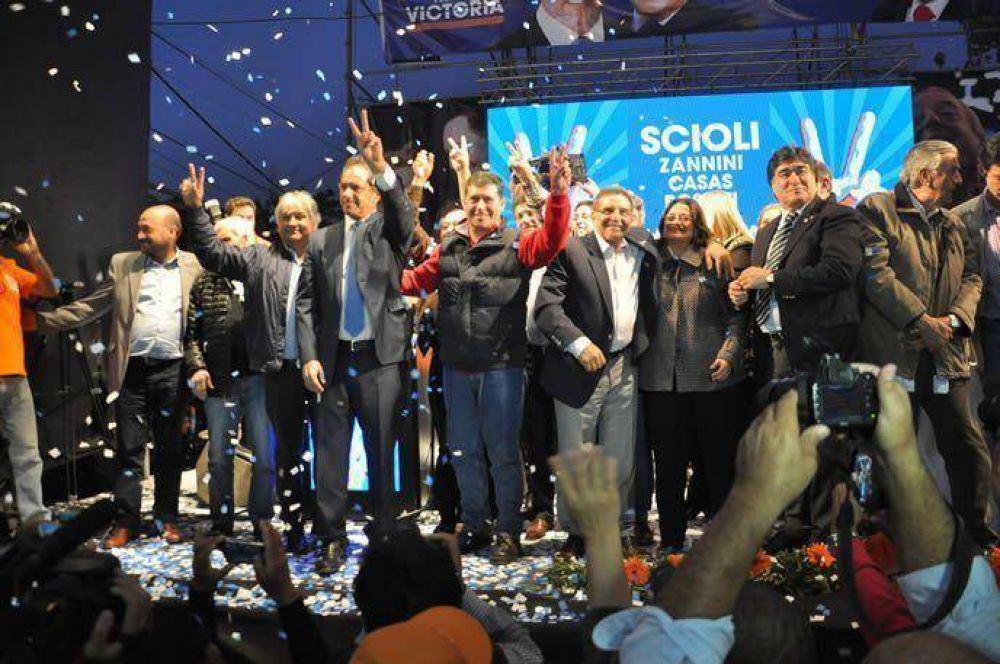 Luc�a junto a Scioli en La Rioja