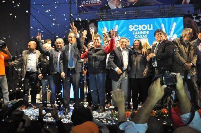 Luc�a junto a Scioli en La Rioja