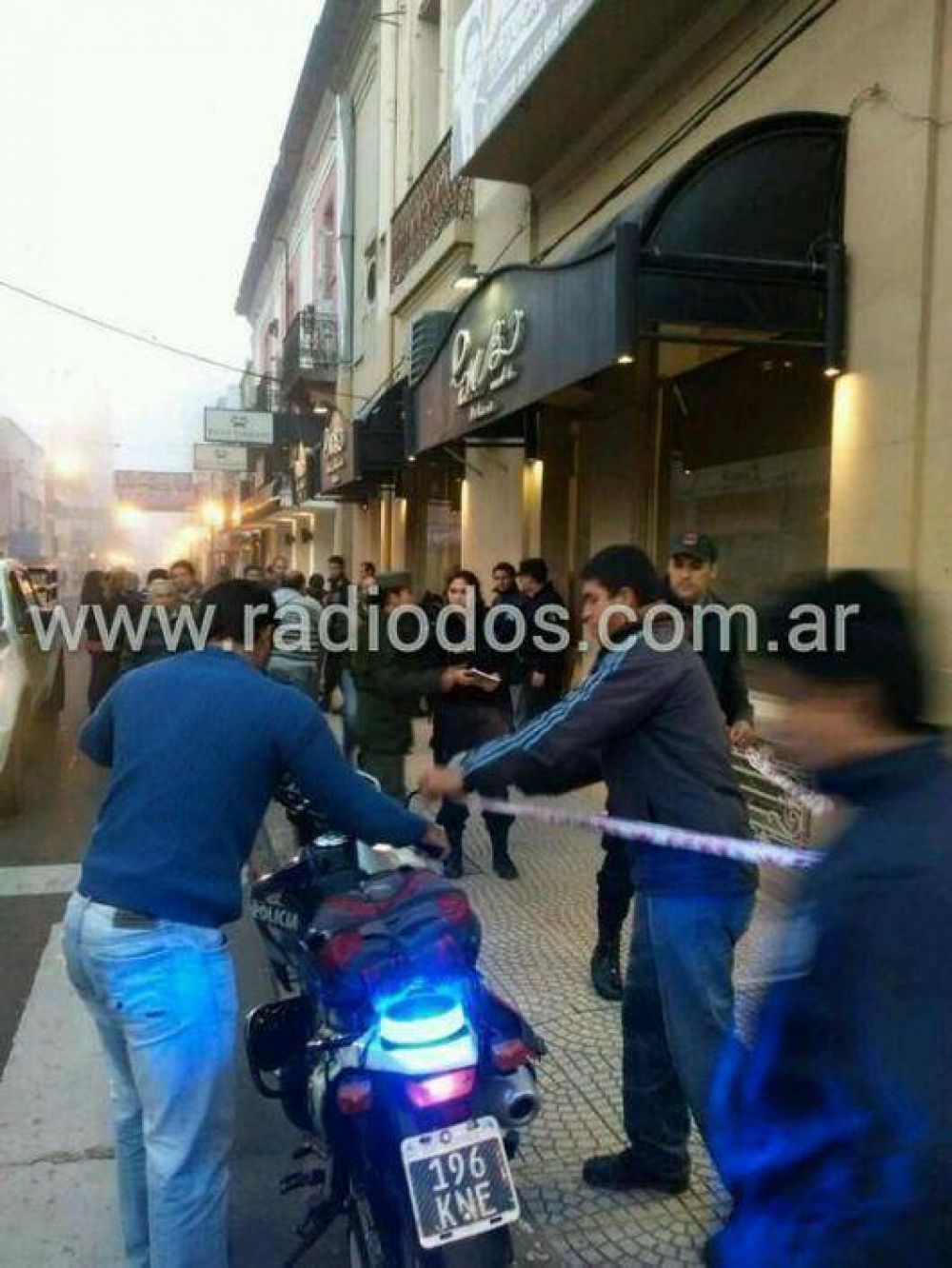 Asesinaron a balazos al abogado Tito Gonz�lez en c�ntrica confiter�a: el homicida luego se suicid�
