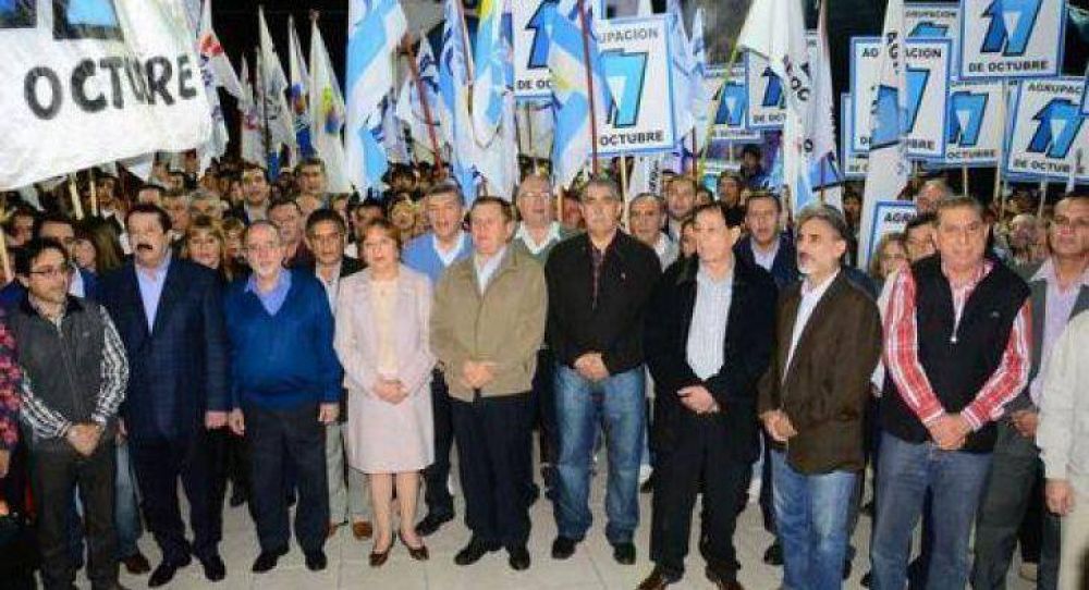 A 41 a�os del fallecimiento de Per�n, el pueblo peronista local rindi� un sentido homenaje