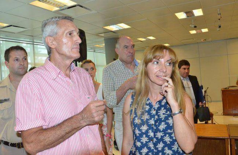 Detectan el taxi de la esposa de Tierno con un chofer �inhabilitado�