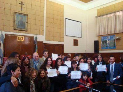 Dos referentes trans terminaron la secundaria con el Plan FinEs 