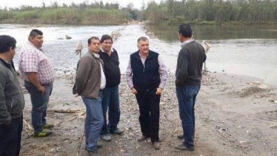 Jaldo supervis� obras de infraestructura en el r�o Gastona