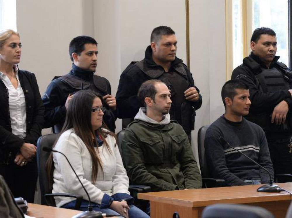 Condenan a 20 a�os a dos polic�as por perseguir y matar a un joven