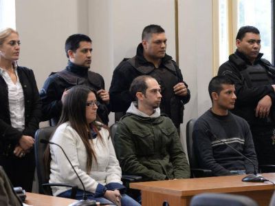 Condenan a 20 a�os a dos polic�as por perseguir y matar a un joven