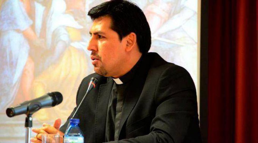 Único funcionario boliviano en el Vaticano: Visita del Papa Francisco “sacudirá” la fe