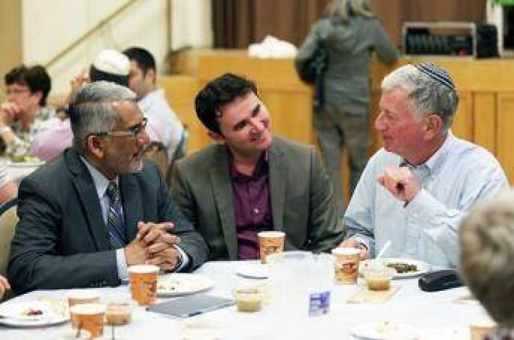 Sinagoga en Toronto organiz un iftar para los musulmanes