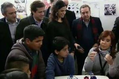 Cristina Kirchner fue protagonista del cierre de campa�a de Recalde y lo llam� Marianito
