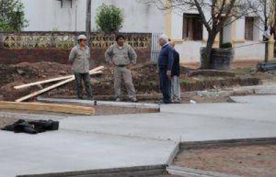 El municipio de General Pinedo inici� el �ltimo tramo de pavimentaci�n de calle 14