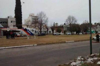 Un polic�a recibi� un tiro en la cabeza