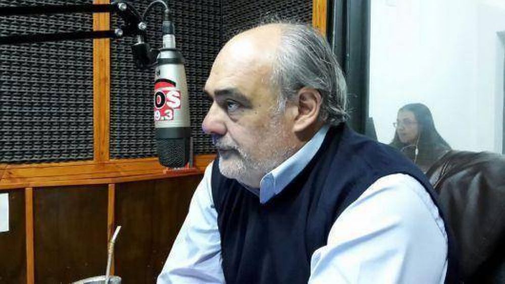Colombi, en los estudios de Radio Dos: 