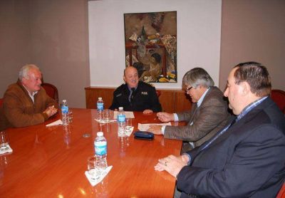 Iosper y la Polic�a firmaron un convenio que fomenta h�bitos saludables en el personal de la fuerza