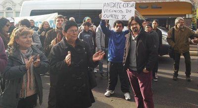 Vecinos protestaron por los reiterados cortes de luz en Lomas