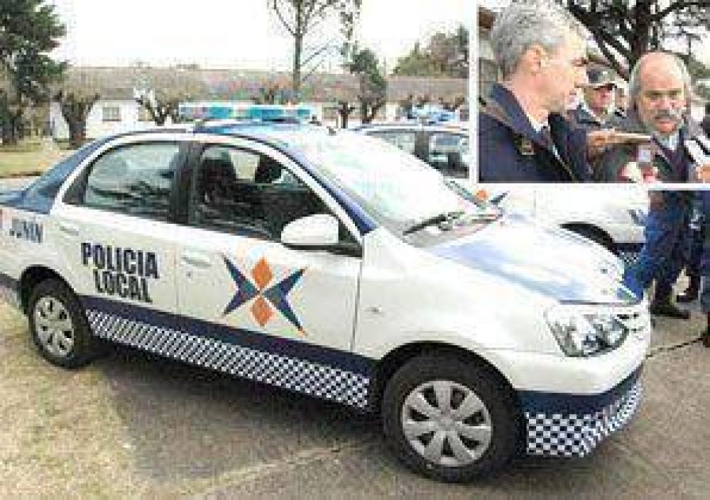Fue presentada la Polic�a Local que comenzar� a operar desde el lunes