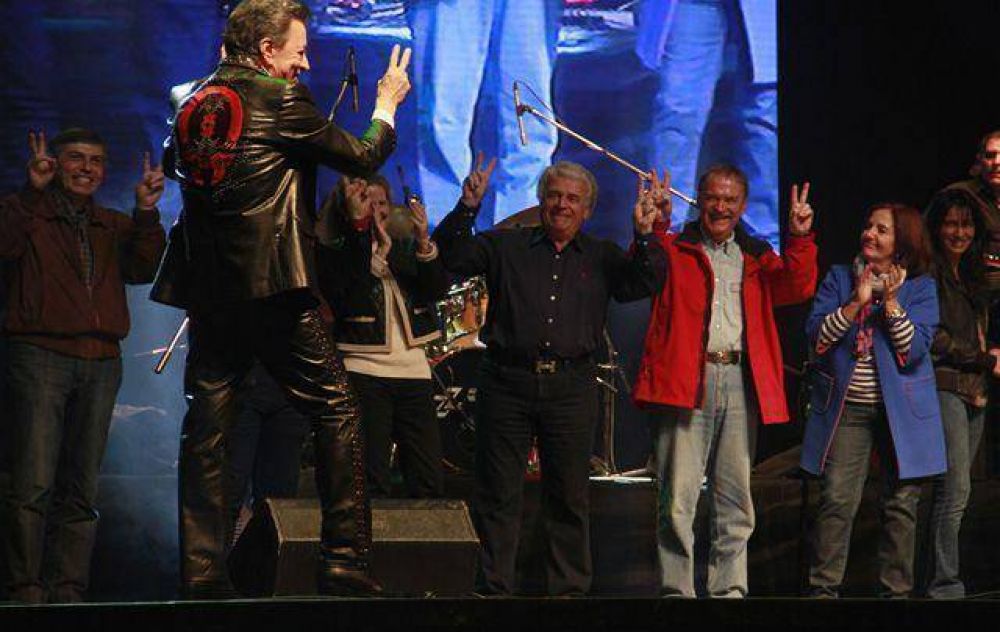 Con Palito, Schiaretti cerr� su campa�a ante 12 mil personas