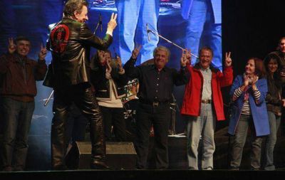 Con Palito, Schiaretti cerr� su campa�a ante 12 mil personas