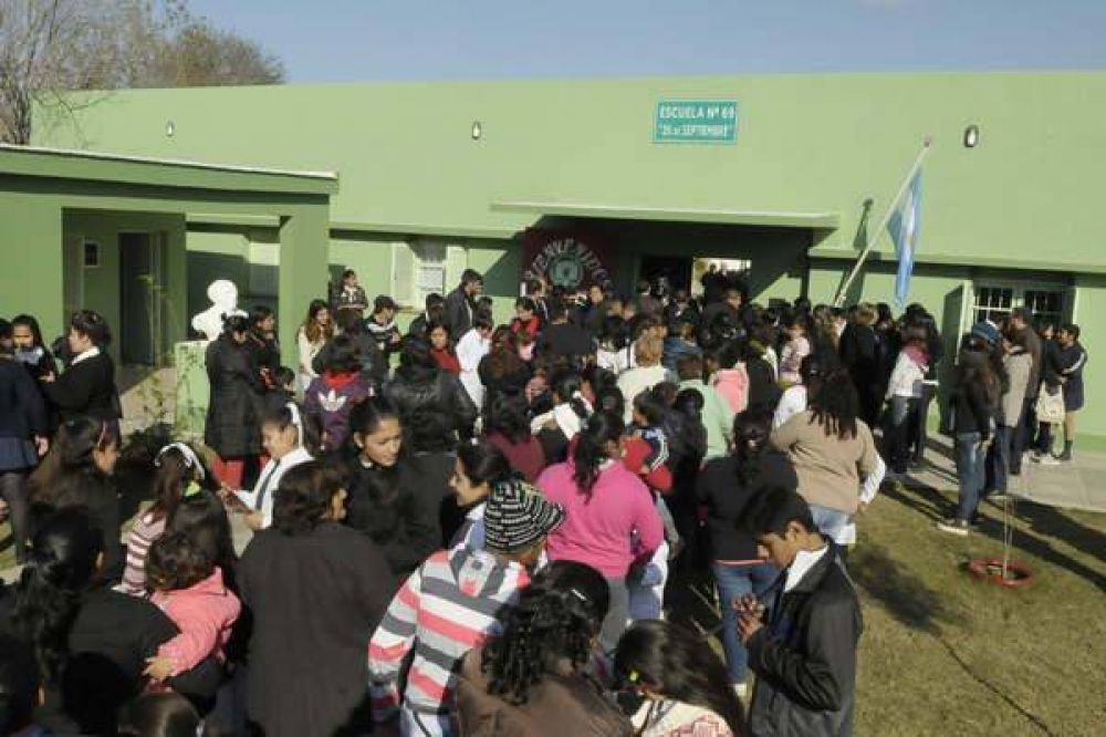 Las instituciones recibieron varios elementos escolares